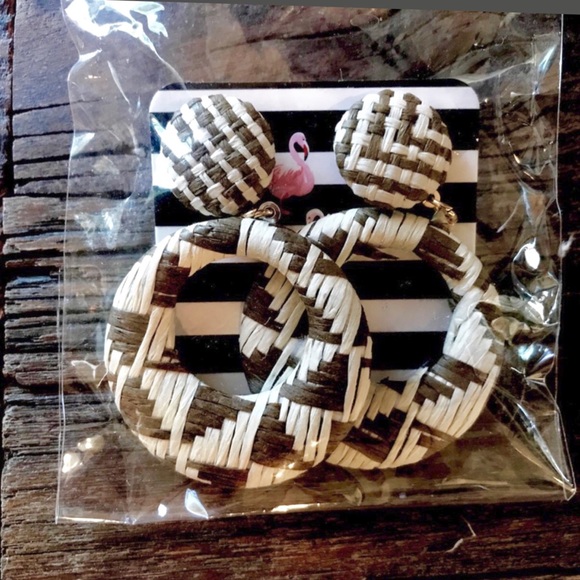 Round Rattan Knit Southwest Tribal Earrings (bin 2)b - Picture 2 of 3